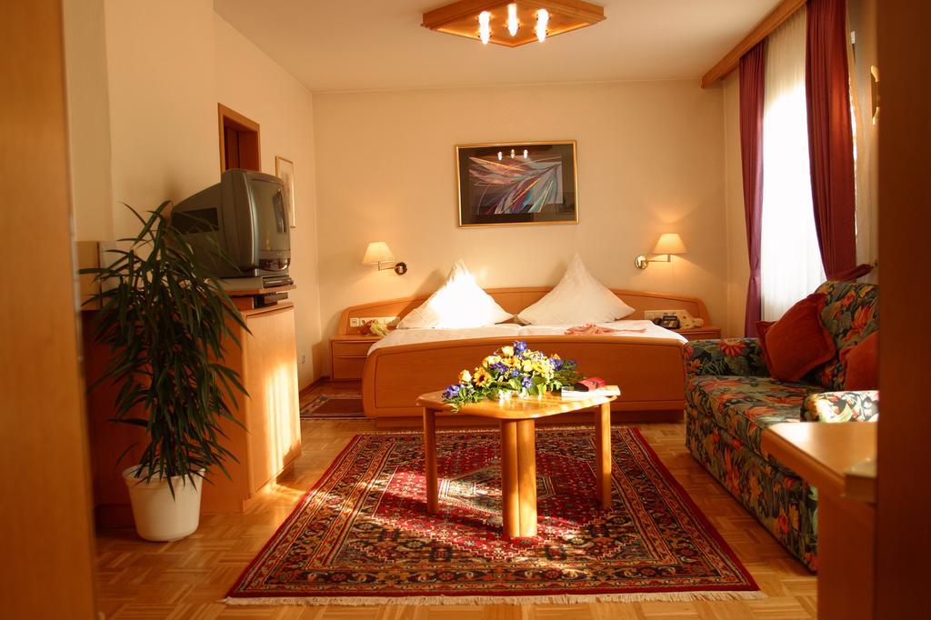 Appartementpension Zum Zacherl เฟลด์เคอร์เชิน ภายนอก รูปภาพ